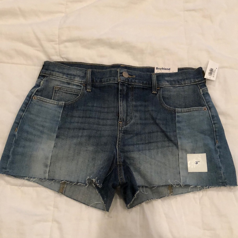 Size 6 old navy boyfriend jean shorts.
